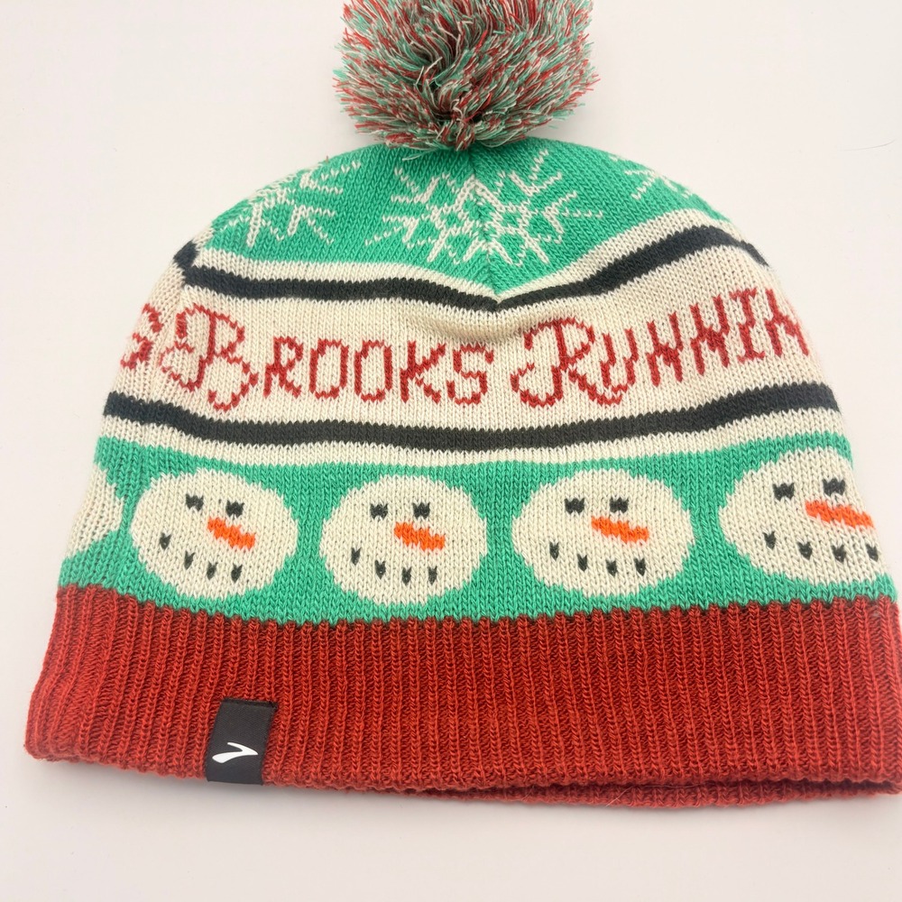 Brooks Runnig Beanie Snowman Pom Pom Knit